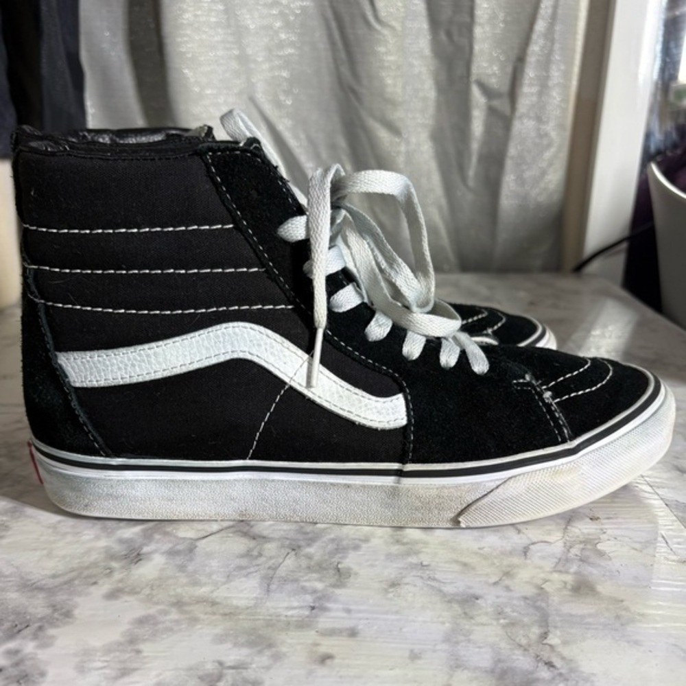 Vans SK8-HI unisex blsck & white, only worn 1 or 2 times, size 8.5 men, 10 women